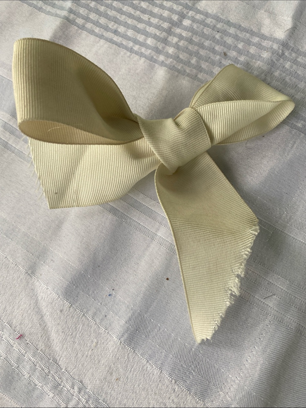 Light Cream Grosgrain Bow Hair Clip for Kids